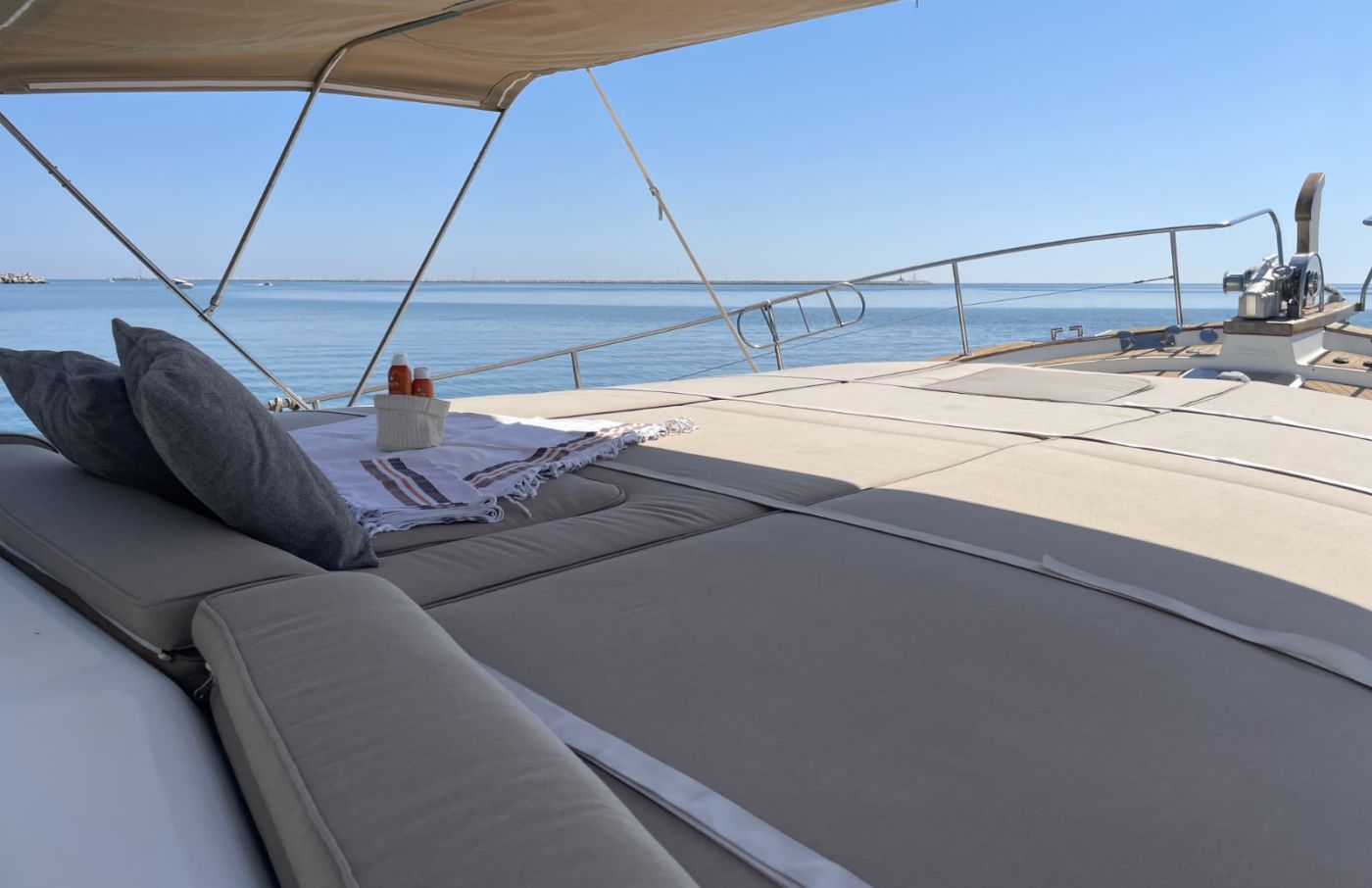 The comfortable sundeck at the bow