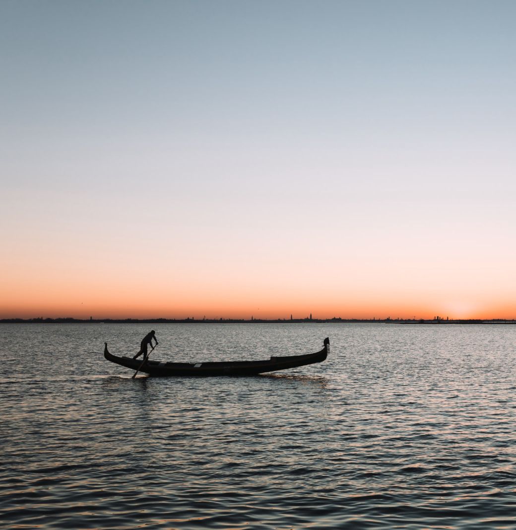 Una gondola in navigazione